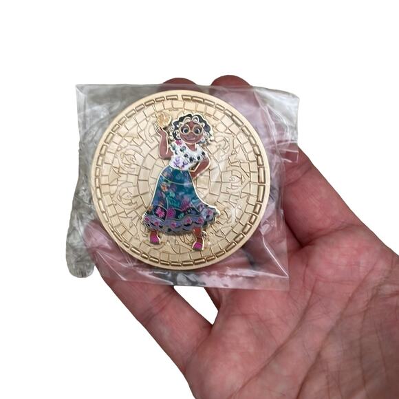 Disney Encanto Mirabel Large Pin Ornament Happy Holidays 2021 Christmas limited - Picture 3 of 5